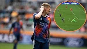 Kuriozalny błąd bramkarza, Polak tylko czekał. Cztery gole i rzuty karne