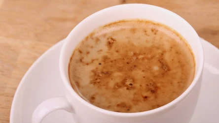 Dodaj do porannej kawy, poprawi się stan włosów i skóry. 