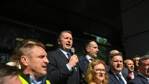 Czarnek grzmiał ze sceny, zwrócił się do von der Leyen. "Oświadczam"