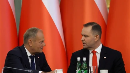 Premier Donald Tusk (po lewej) i prezydent Karol Nawrocki (po prawej)
