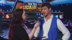 Mikołaj Roznerski na planie "Tak to leciało!"