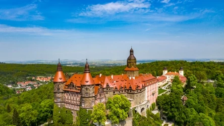 Największą atrakcją znajdującą się w Wałbrzychu jest Zamek Książ