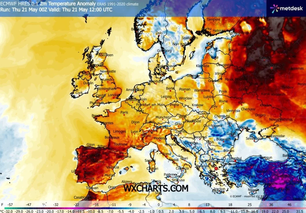 Mapa Europy ilustrująca anomalię temperatury powietrza na poziomie 2 metrów, z wyraźnym ociepleniem zachodniej i południowo-zachodniej części kontynentu oraz silnym ochłodzeniem na północnym wschodzie i południowym wschodzie.