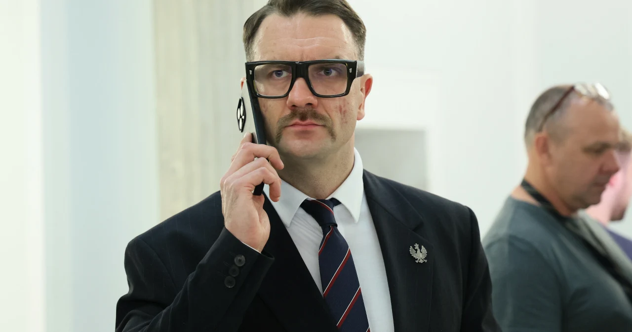 Burza wokół byłego posła PiS. Tyle wydał na podróże. Horrendalna suma