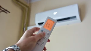 Rachunek za upał. Ile prądu pożera klimatyzacja w bloku?