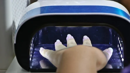 Jelly nails to najmodniejszy manicure lata 2026. Te paznokcie dają wrażenie świeżości i nowoczesności