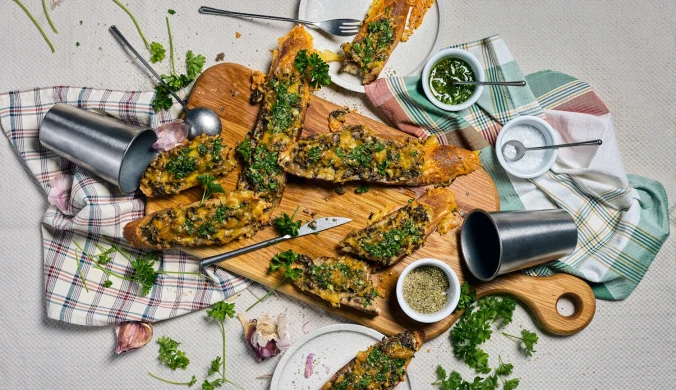 Chrupiąca bułka, pieczarki i cheddar, który ciągnie się przy każdym kęsie – oto comfort food na każdą kieszeń 