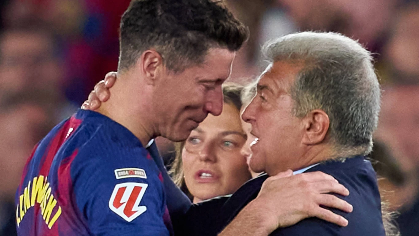Robert Lewandowski, Joan Laporta Robert Lewandowski, Joan Laporta
