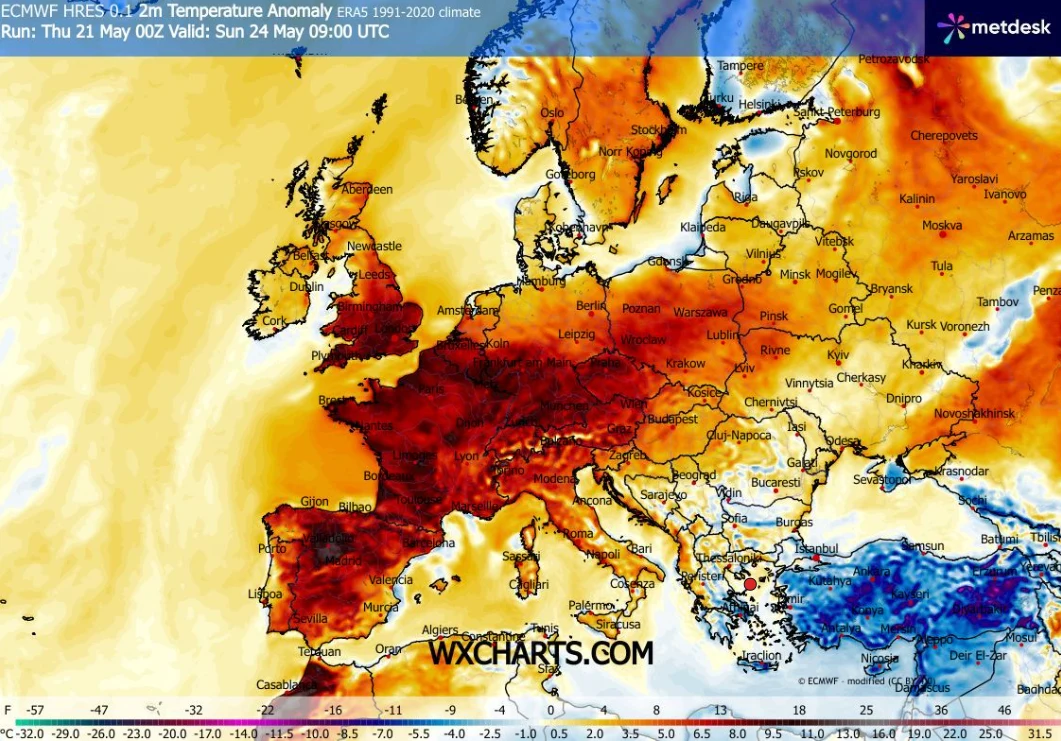 Mapa Europy z zaznaczonymi ekstremalnie wysokimi anomaliami temperatury obejmującymi głównie Francję, Niemcy, Hiszpanię, Polskę i kraje regionu, podczas gdy południowo-wschodnia część kontynentu wykazuje niższe od normy temperatury.
