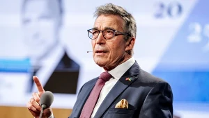 Były szef NATO przyjedzie do Warszawy. W tle rosnąca presja Rosji na Europę