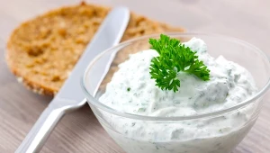 Wszyscy spytają o przepis. Genialna pasta do pieczywa, zrobisz w 5 minut
