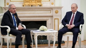 Nikol Paszynian i Władimir Putin podczas rozmów w Moskwie