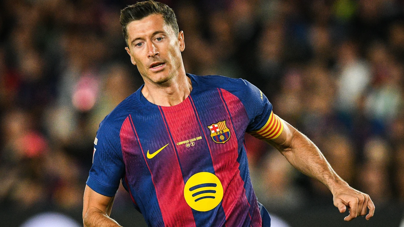 Robert Lewandowski article cover