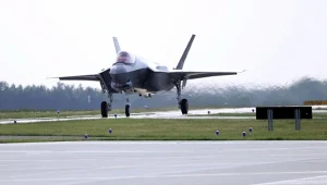 F-35 już w Polsce. Wylądowały w bazie lotniczej w Łasku