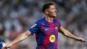 Robert Lewandowski na murawie podczas ostatniego meczu z FC Barceloną