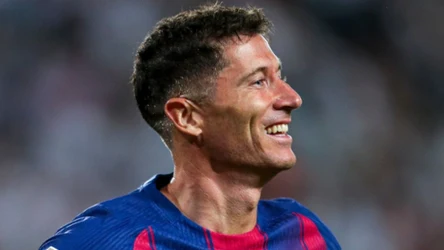 Robert Lewandowski podczas ostatniego meczu w barwach FC Barcelony, po zdobyciu 120. bramki dla drużyny