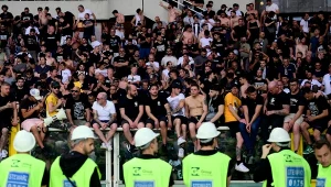 Szok we Włoszech. Piłkarze nie mogą wyjść na derby Turynu. Polała się krew