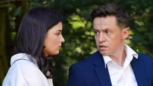 Weronika (Maria Świłpa) zauważy, że Błażej (Piotr Ligienza) próbuje umniejszyć rangę nagrody, którą dostała