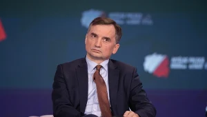 Pobyt Zbigniewa Ziobry w USA. Wpłynie na relacje z Polską? Jest sondaż