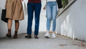 Ubranie mówi o tobie więcej, niż metryka. Gen Z wie, że jesteś millenilasem