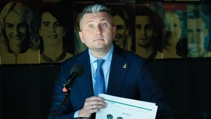 Piesiewicz grzmi o szantażu ws. wniosku odwołanie. Uderzył też w Nitrasa