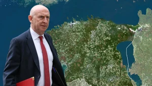 Samolot z ministrem obrony Wielkiej Brytanii napotkał problemy, wracając z Estonii. Na zdj. minister John Healey