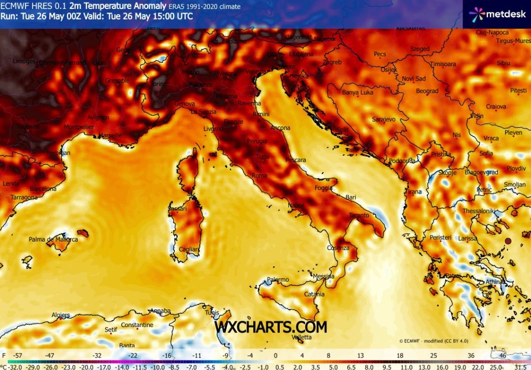 Mapa przedstawiająca anomalię temperatur dla obszaru południowej Europy, w tym Włoch, Bałkanów i części Francji, z wyraźnym zaznaczeniem znacznie wyższych temperatur od normy klimatycznej na większości terytorium, szczególnie we Włoszech i na północy r...