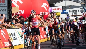 Ben Turner cieszy się ze zwycięstwa etapowego w Tour de Pologne 2025. Znamy trasę wyścigu w 2026 roku