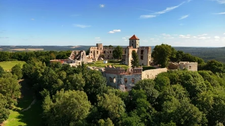Zamek Tenczyn góruje nad okolicą i widoczny jest już z większej odległości. Co o nim wiadomo? 