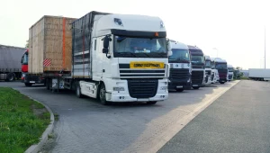 Branża transportowa ostrzega, że przewoźnicy mają zlecenia, ale nie mają ludzi do pracy "za kółkiem"