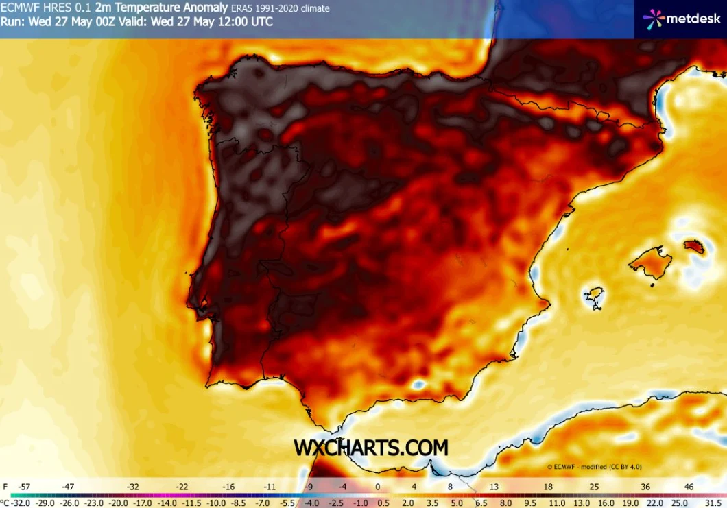 Mapa anomalii temperatury powietrza nad Półwyspem Iberyjskim ukazująca znaczny wzrost temperatur w porównaniu do normy, szczególnie w centralnej i południowej części Hiszpanii i Portugalii.