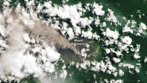 Tragiczna erupcja wulkanu w Indonezji. Nowe zdjęcie dnia NASA
