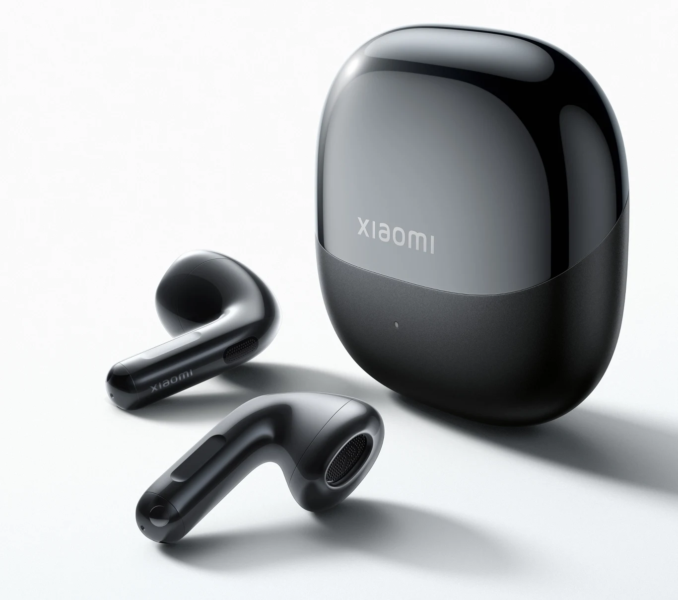 Czarne bezprzewodowe słuchawki douszne Xiaomi wraz z eleganckim, połyskującym etui ładującym.