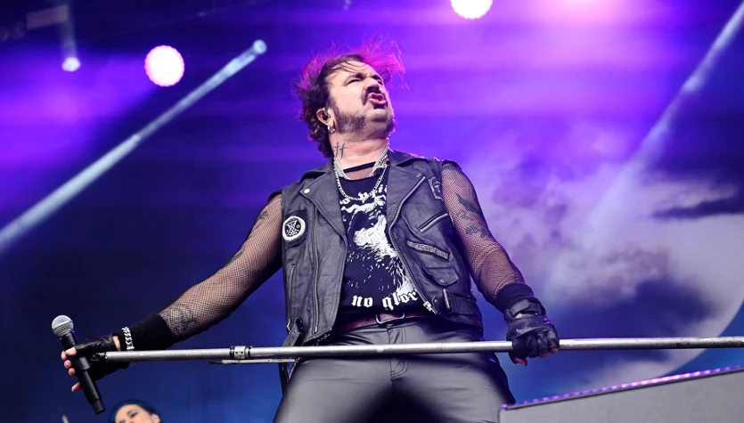 "Udręka życia w ciągłej podróży". Moonspell z mrocznym hymnem "Cross Your Heart"