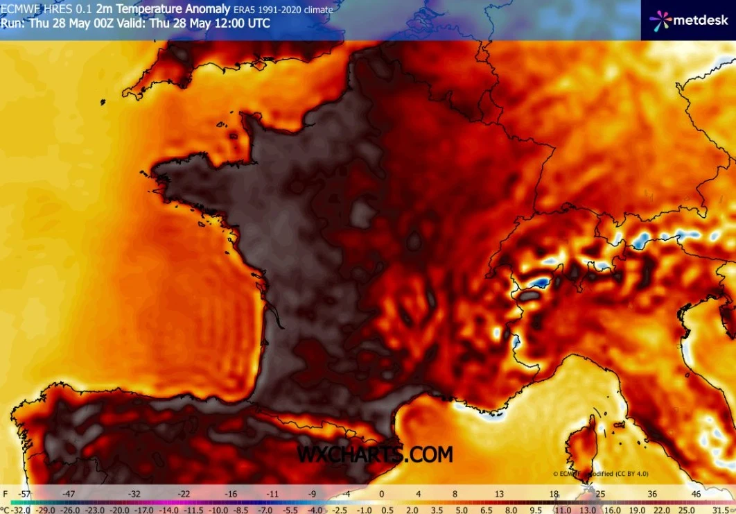 Mapa anomalii temperatury dla Europy Zachodniej i Środkowej, z wyraźnie zaznaczonymi obszarami znacznie podwyższonych temperatur obejmującymi Francję, północne Włochy, część Hiszpanii oraz Szwajcarii, w odcieniach czerni i czerwieni obrazujących skalę ...