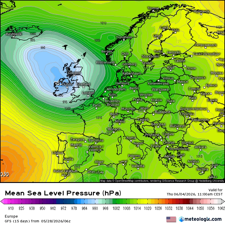 Obszar niskiego ciśnienia atmosferycznego skoncentrowany nad Wyspami Brytyjskimi otoczony gęstymi izobarami, podczas gdy wyższe ciśnienie dominuje nad Europą Środkową i Wschodnią, widoczne są główne miasta europejskie oraz gradient ciśnienia rozciągają...