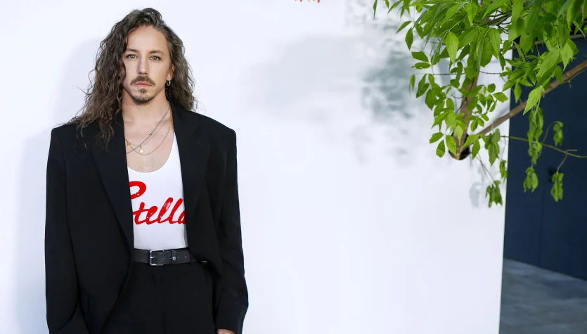 "To była klatka emocjonalna". Michał Szpak rozpoczyna nowy etap w piosence "Maj"