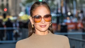 Jennifer Lopez w najmodniejszych okularach