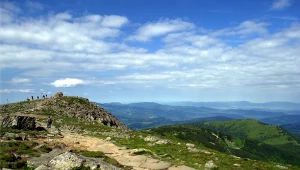 Nie tylko Tatry. Ten szczyt niecałe 2 godziny od Krakowa zachwyca widokami