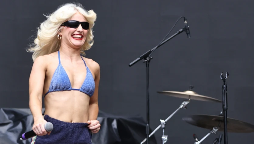 Amyl and The Sniffers już wkrótce odwiedzą Polskę! "To prawdziwa gwiazda rocka"