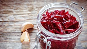 Co roku kiszę to warzywo. Świetnie smakuje i działa jak plaster na wątrobę