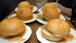 W Krakowie jedzą zamiast burgerów. Maczanka z przepisu Roberta Makłowicza