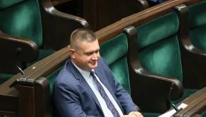 Poseł PiS Marcin Porzucek został wyniesiony z samolotu