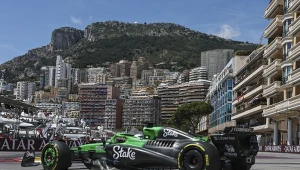 Grand Prix Monako w Monte Carlo. Bolidy Formuły 1 są zbudowane z włókien węglowych