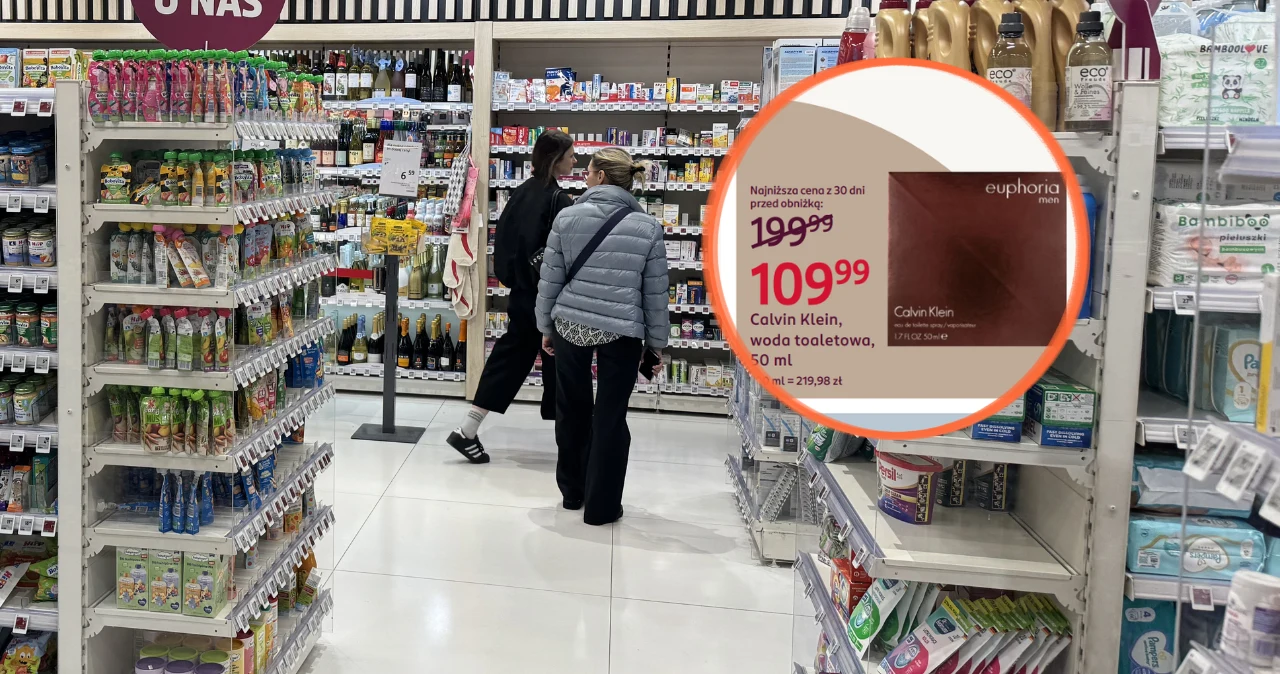 Promocje na perfumy w Rossmannie kończą się jutro. Niektóre zapachy tańsze o 90 zł Dwie osoby przy regale w Rossmannie, widoczna promocja na perfumy Calvin Klein Euphoria za 109,99 zł.