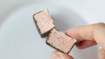 Jak przygotować pianki truskawkowe? Na jakie okazje pasuje ten deser?