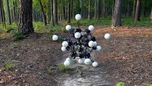 Nowy poziom robotyki. Argus porusza się w każdym kierunku za pomocą 20 nóg