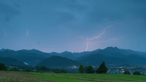 Burza w górach. O tym pamiętaj, gdy zastanie cię na szlaku