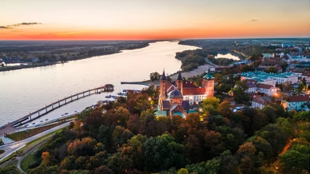 Panorama Płocka z widokiem na Wzgórze Tumskie i molo na Wiśle