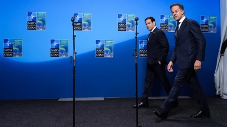 Sekretarz generalny NATO Mart Rutte i amerykański sekretarz stanu Marco Rubio